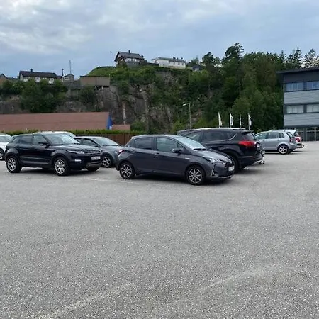 Twin 207 Near Kristiansand Hostal