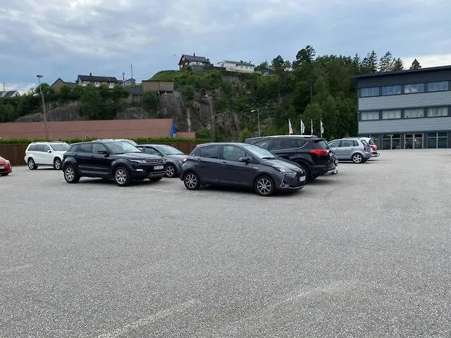 Twin 207 Near Kristiansand Hostal
